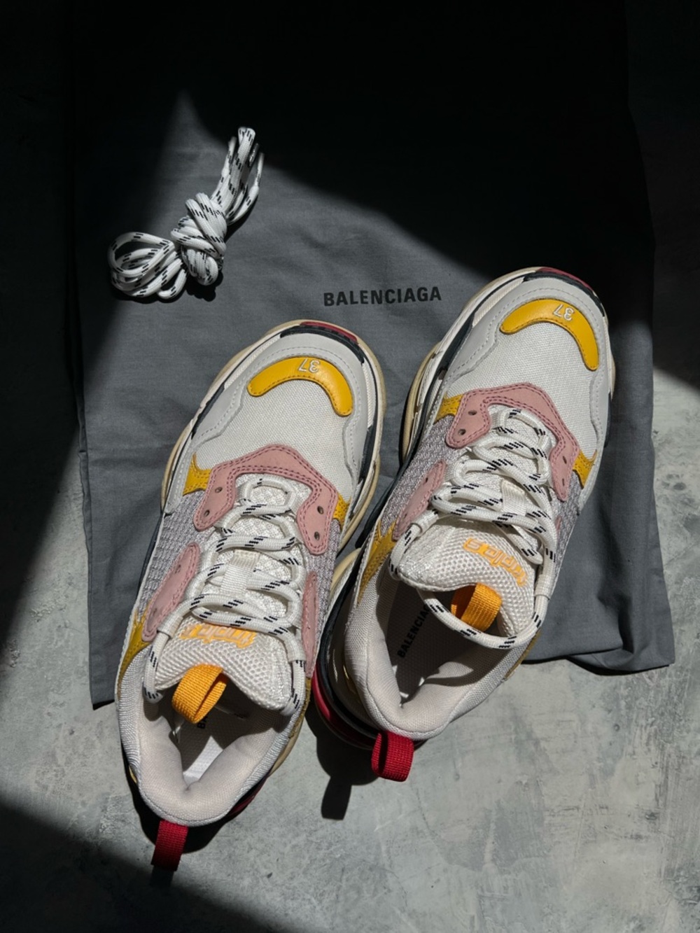 Balenciaga Triple S Sneakers - Multi-Color. - Picture 4 of 13